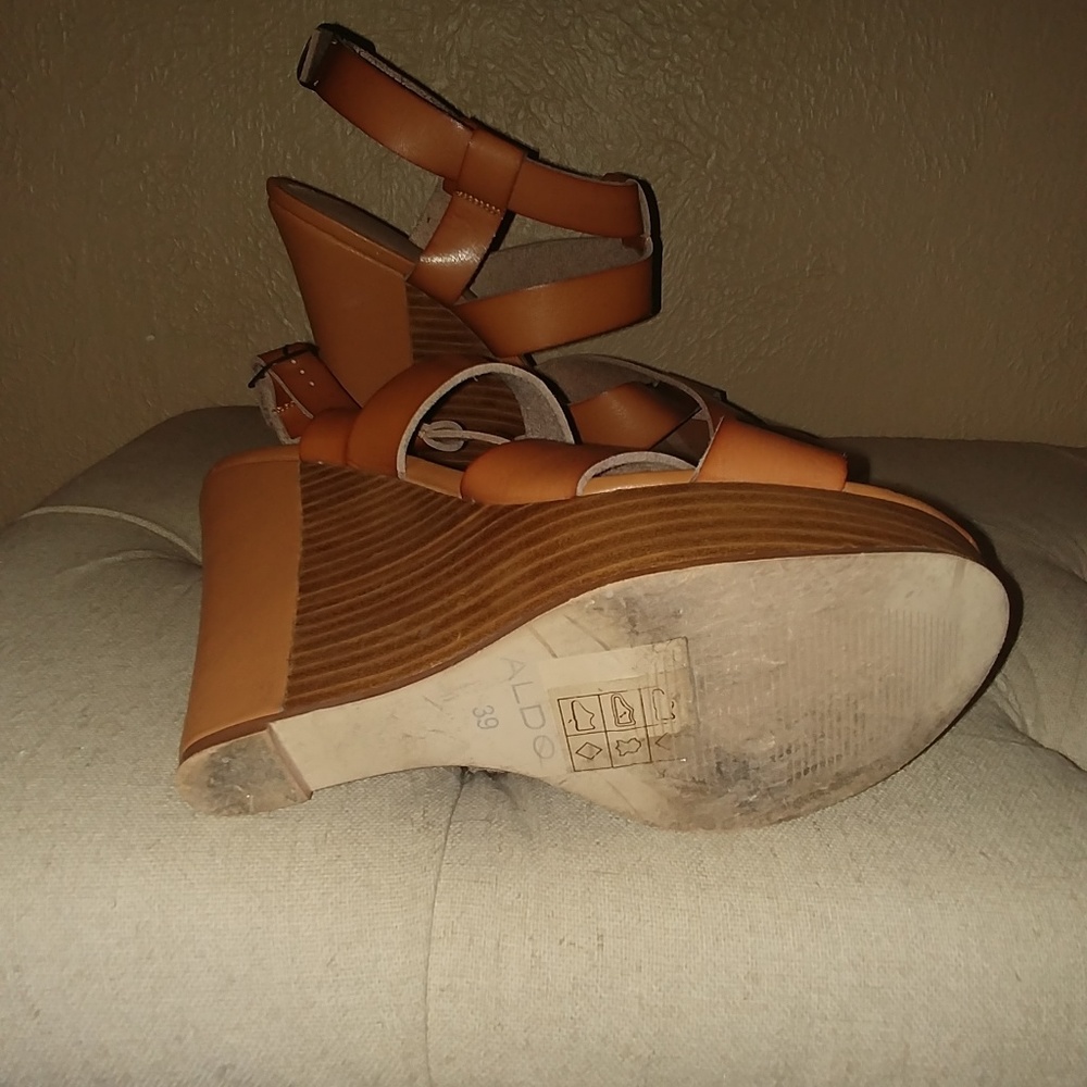 ALDO Wedges - Picture 3 of 3